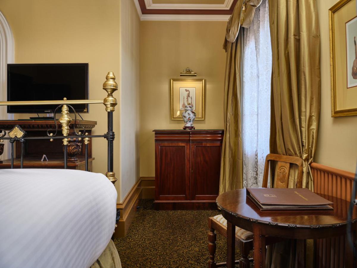 Craig'S Royal Hotel Ballarat Zewnętrze zdjęcie A room at the hotel