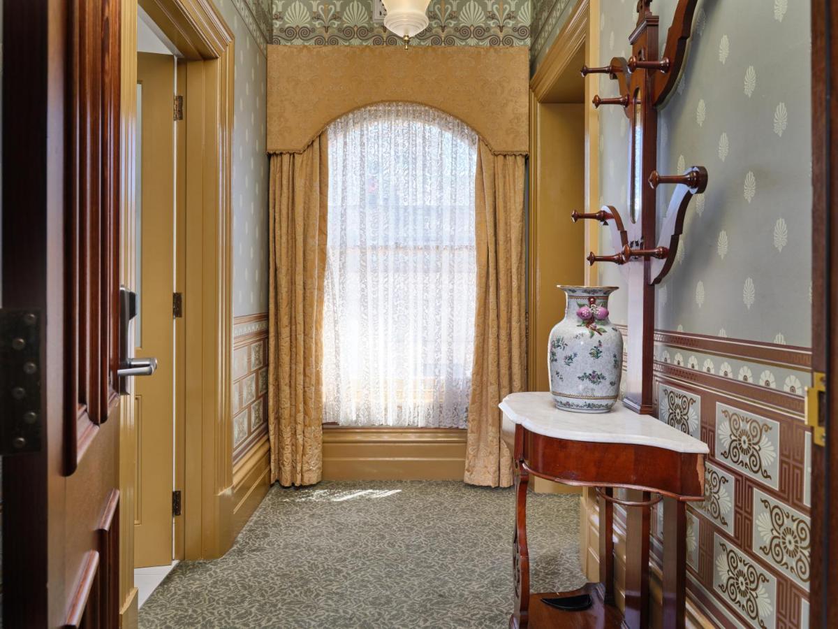 Craig'S Royal Hotel Ballarat Zewnętrze zdjęcie The hallway