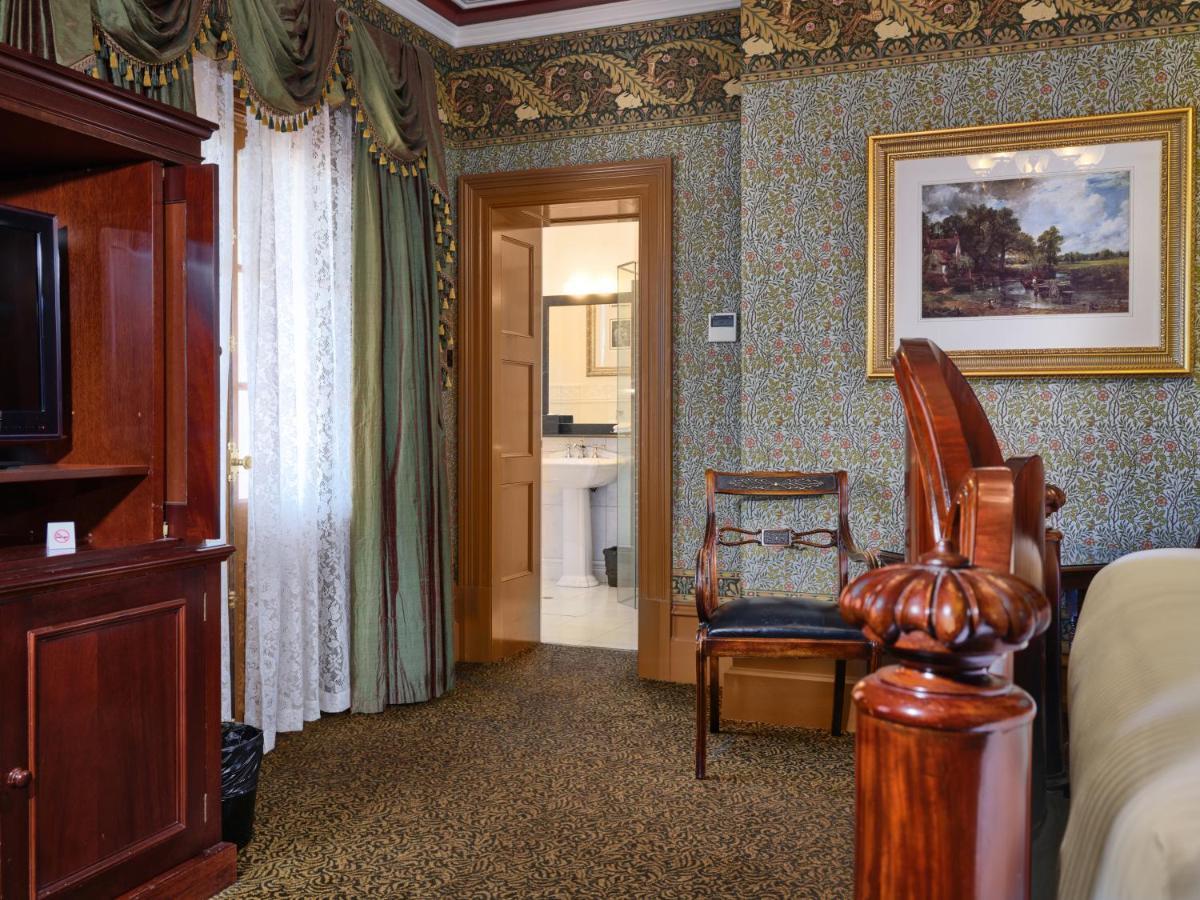 Craig'S Royal Hotel Ballarat Zewnętrze zdjęcie A room at the Inn