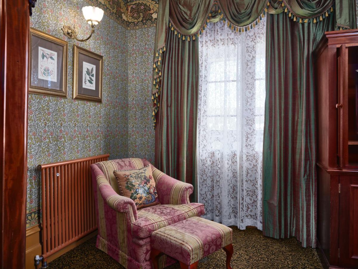 Craig'S Royal Hotel Ballarat Zewnętrze zdjęcie A room in the hotel
