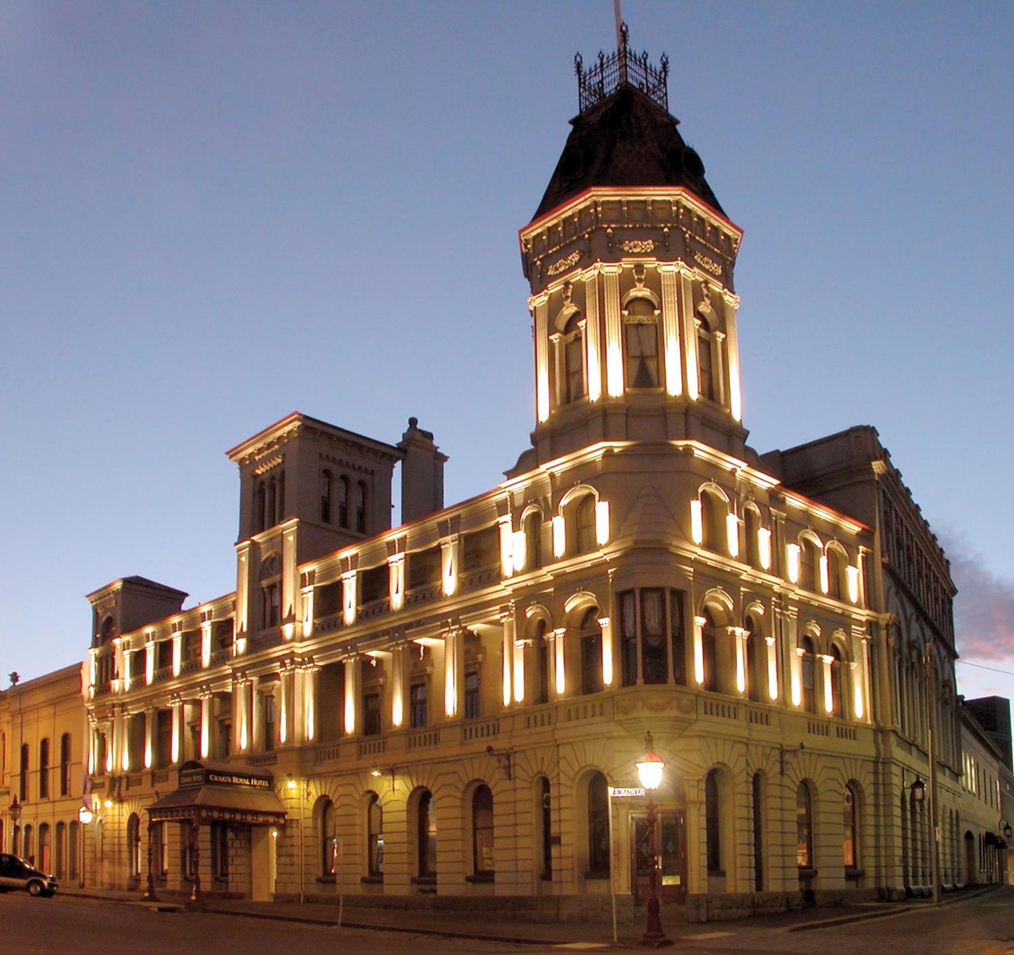 Craig'S Royal Hotel Ballarat Zewnętrze zdjęcie The Old Bank Hotel at night