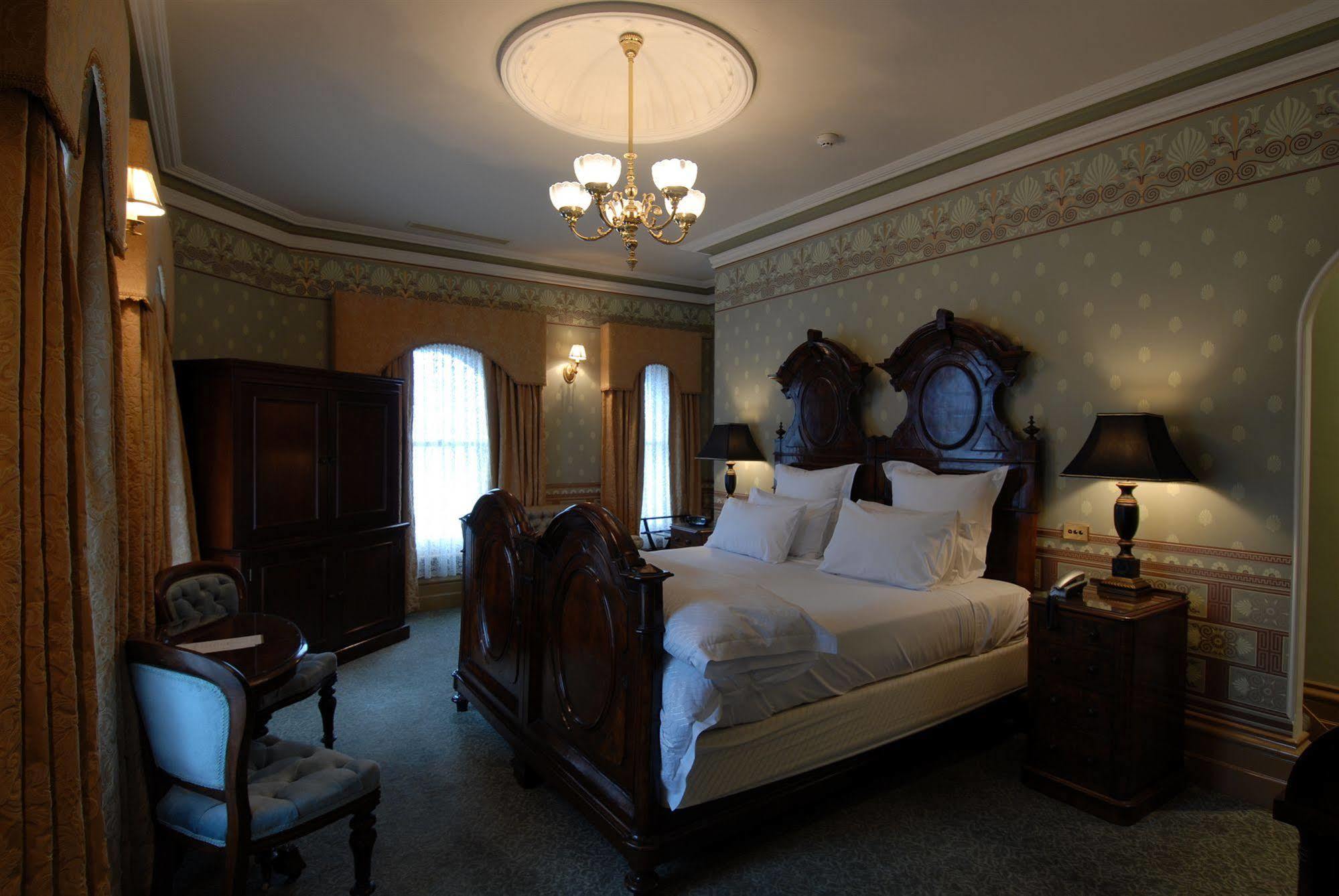 Craig'S Royal Hotel Ballarat Zewnętrze zdjęcie A guest room at the hotel