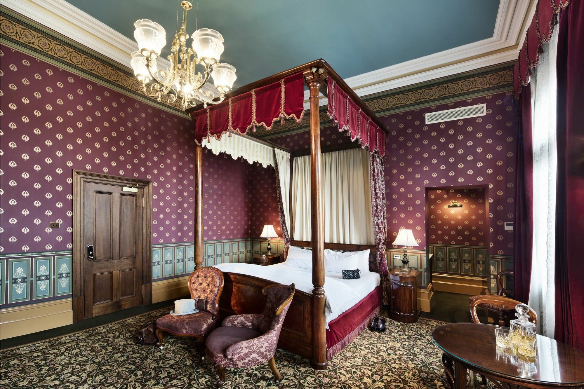Craig'S Royal Hotel Ballarat Zewnętrze zdjęcie A suite at the hotel